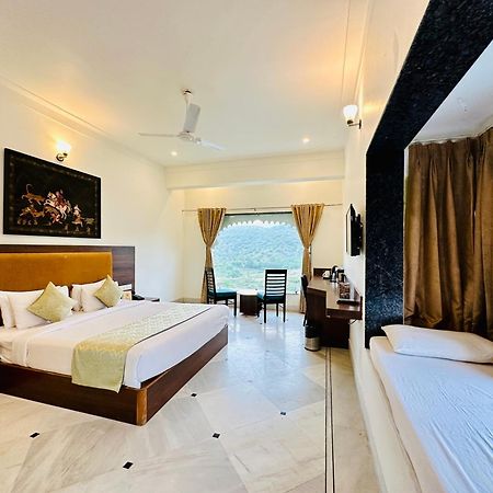 Mewar Palace Resort And Spa 우다이푸르 외부 사진
