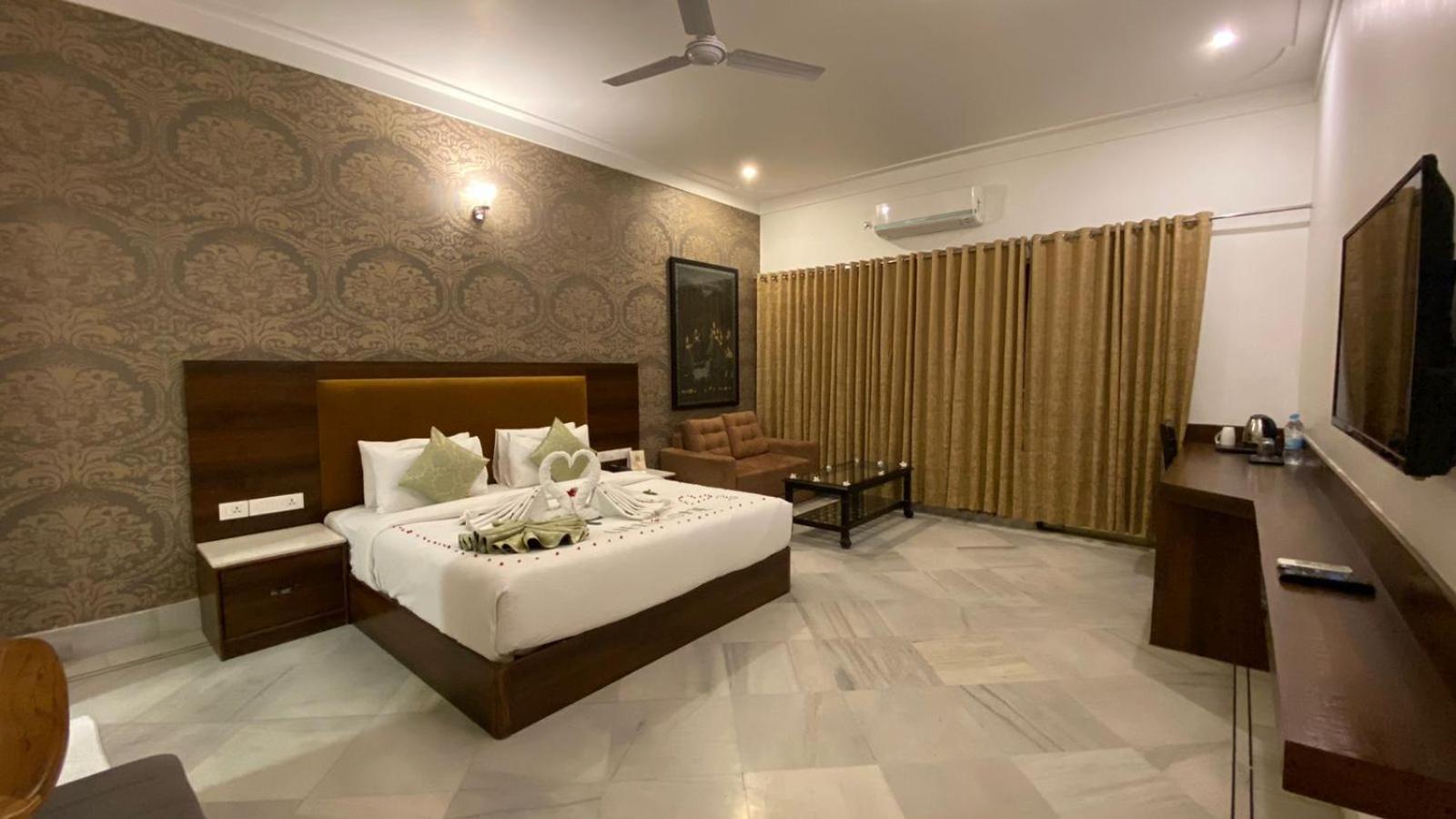 Mewar Palace Resort And Spa 우다이푸르 외부 사진