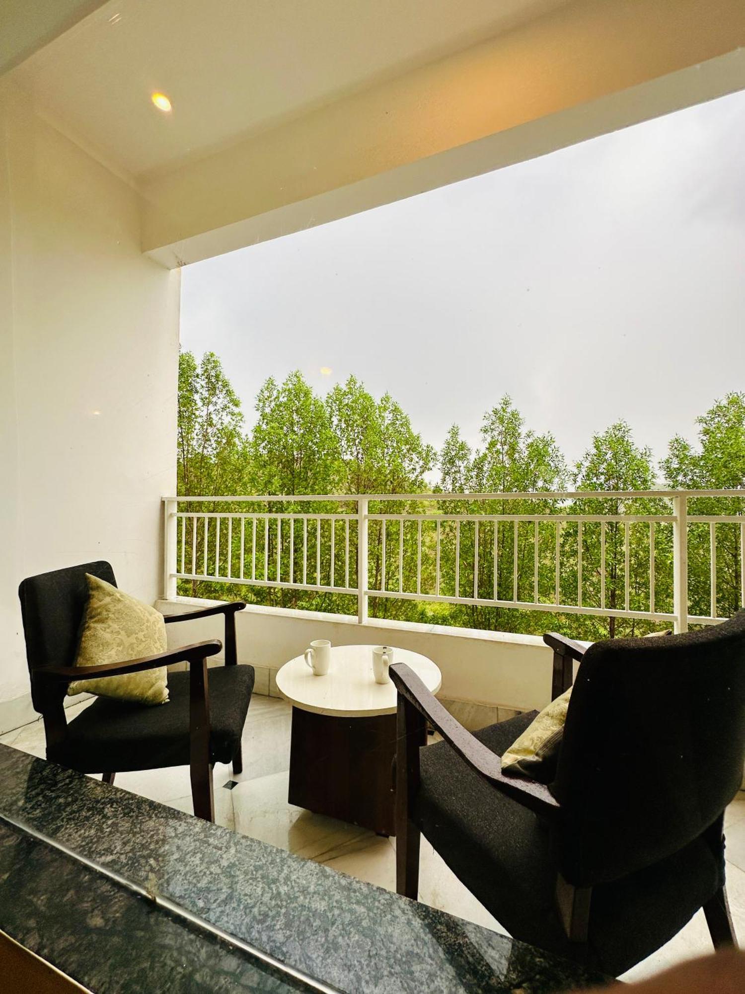 Mewar Palace Resort And Spa 우다이푸르 외부 사진