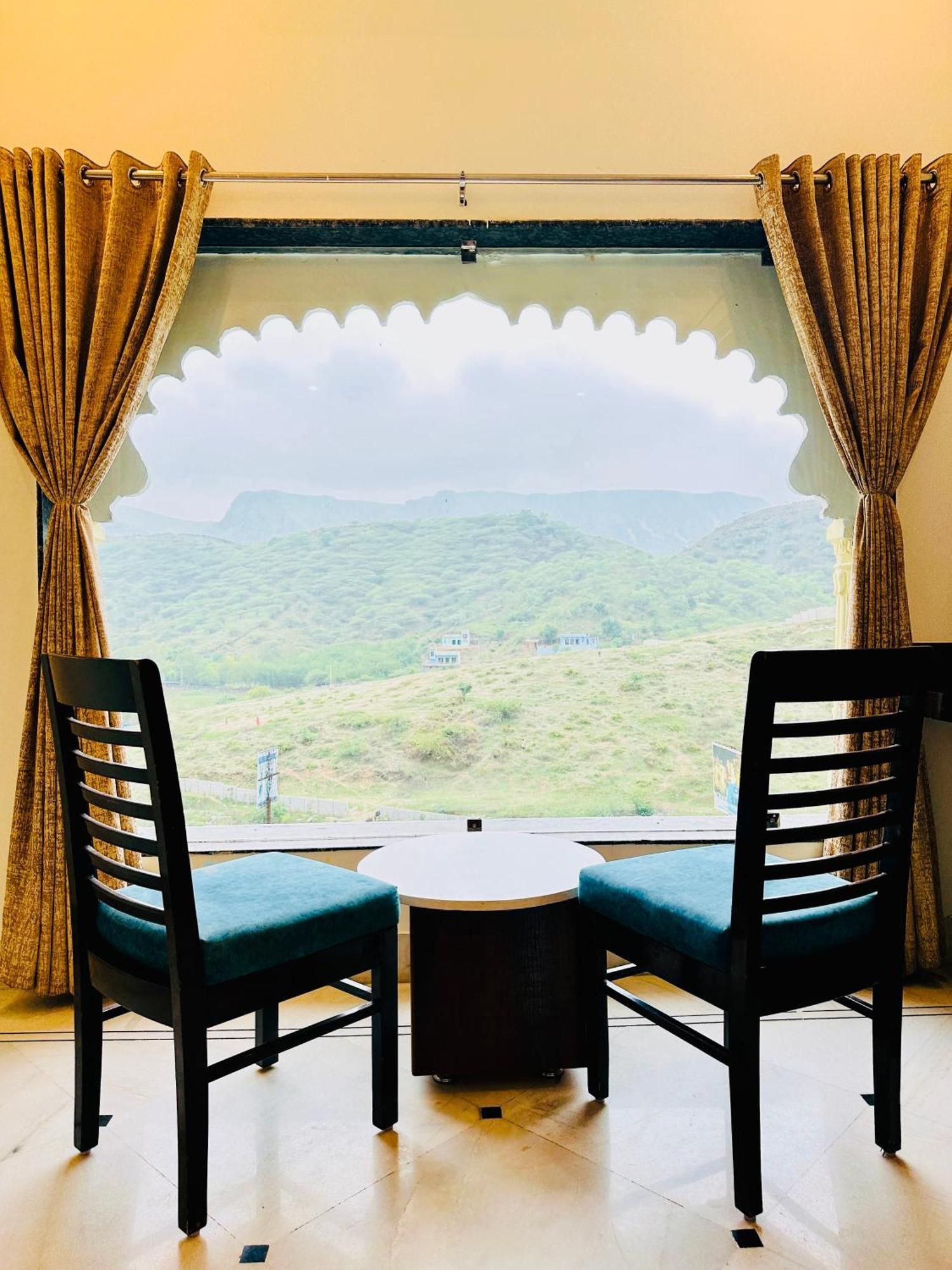Mewar Palace Resort And Spa 우다이푸르 외부 사진