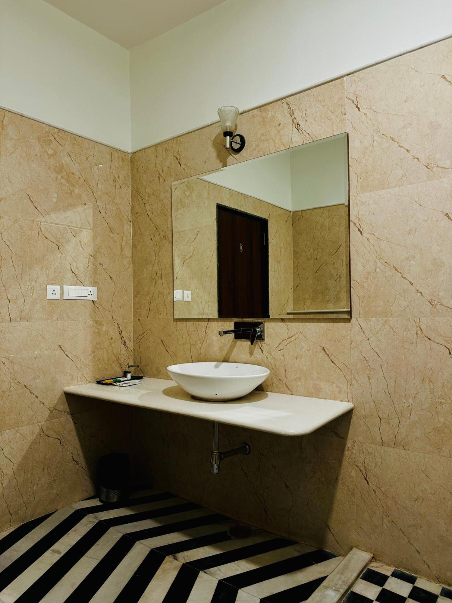 Mewar Palace Resort And Spa 우다이푸르 외부 사진