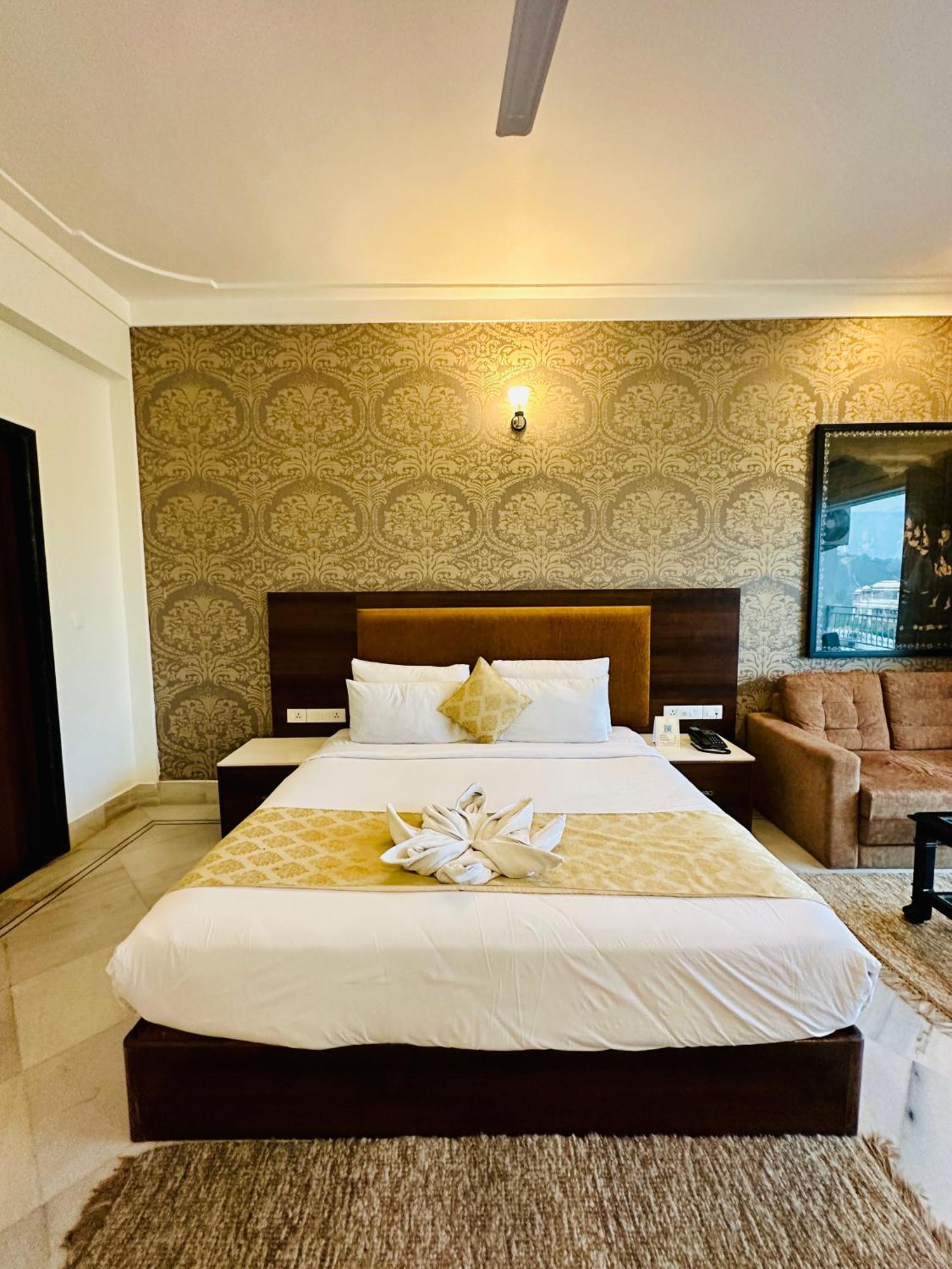 Mewar Palace Resort And Spa 우다이푸르 외부 사진